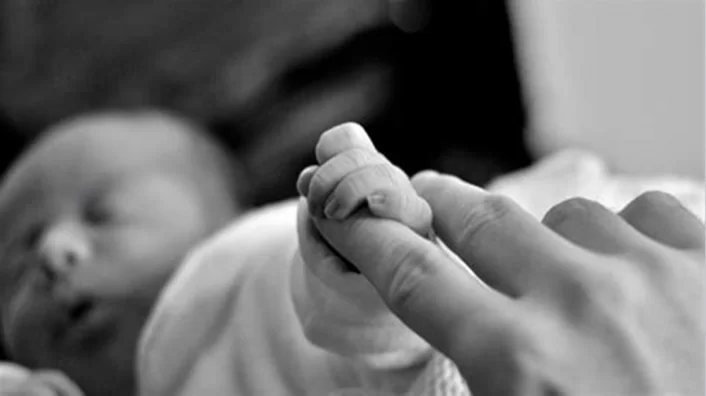 Pfizer-Verbrechen gegen unsere Kinder: Herzstillstand eines zwei Monate alten Babys eine Stunde nach experimentellem Impfstoff